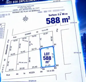Terrain en vente au bord du goudron en angle de rue à Kodjoviakopé – 175 millions FCFA