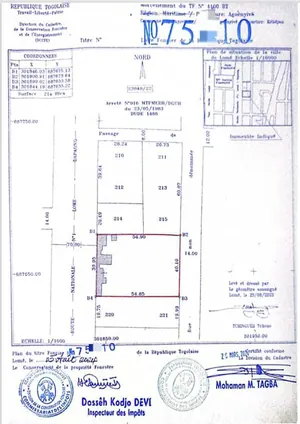 Terrain 1050 m² en vente au bord du goudron à Agoé – 240 millions FCFA