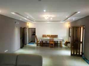 Vente d'une villa duplex à Agoè Légbassito, avec piscine, 1 lot en angle de rue – 120 millions FCFA — photo 1