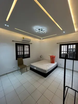 Villa duplex meublée 5 chambres avec piscine en location à Avénou Kouvahey, proche du goudron – 1 600 000 FCFA