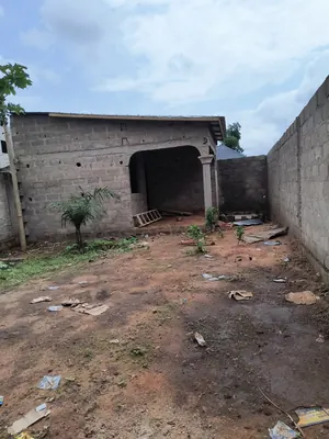 Terrain avec pièce en angle de rue à vendre à Zanguera Klikamé – 6 millions FCFA — photo 4