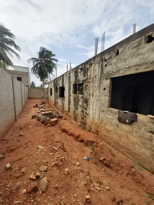 Vente d'une villa inachevée à Sogbossito Catholique, 4 chambres + 2 appartements, 1 lot 600 m², titre foncier – 90 millions FCFA — photo 4
