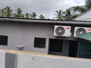 Maison 5 pièces en vente sur ¼ de lot angle de rue à Agoè Quartier Belgique – 15 millions FCFA — photo 2
