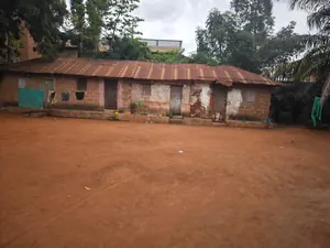 Vente d'un terrain à Agoè Nyivé Atsanvé, 2 lots 1/4, 1320 m², bord du goudron, titre foncier personnel – 300 millions FCFA à débattre — photo 3