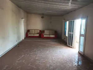 Villa R+1 5 chambres 150 m² avec boutique en vente à Adidogomé Assiyéyé IPG – 25 millions FCFA