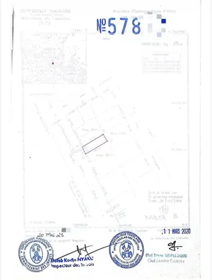 Vente d'un terrain à Agoè Sogbossito, demi-lot de 293 m², bord du goudron – 48 millions FCFA à débattre