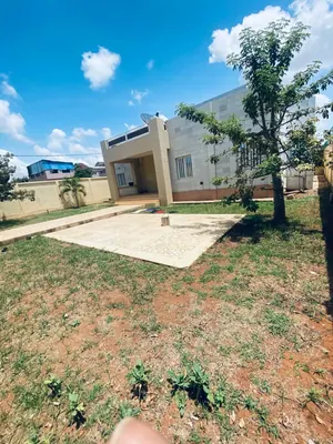 Location ou vente d'une villa à Kégué Somayaf, 5 chambres, angle de rue, à 50 m du goudron – 400 000 FCFA/mois ou 250 millions FCFA — photo 1