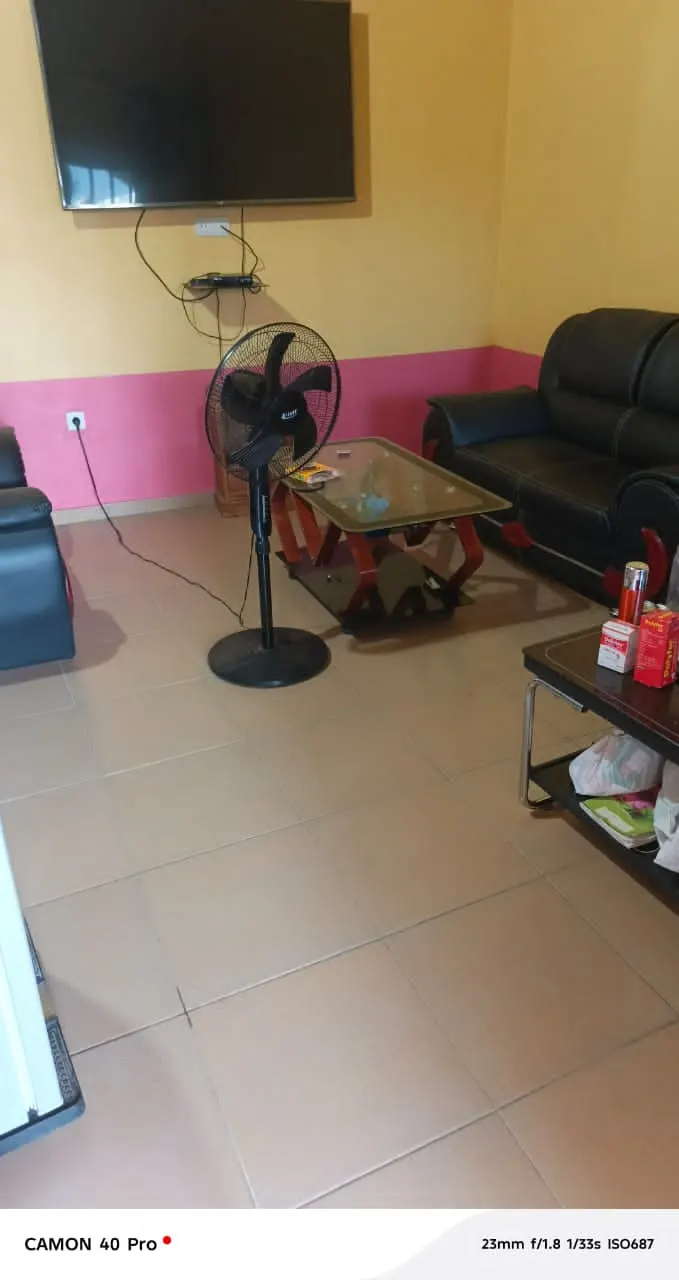 Maison avec boutique 1 pièce en vente à Légbassito Kognito – 13 millions FCFA