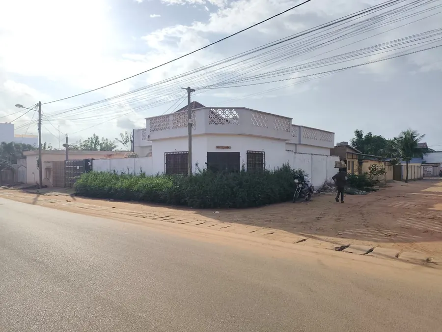 Villa en angle de rue au bord du goudron en vente à Agoè Cacaveli – 70 000 000 FCFA
