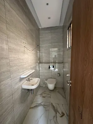 Villa duplex 4 chambres à louer proche du goudron à Adidoadin – 800 000 FCFA/mois — photo 4