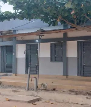 Vente d'une maison à Agoè Assigomé, 1/3 de lot, bord de grande voie près du carrefour Mombassa – 17 millions FCFA — photo 2