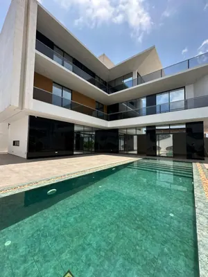 Vente d'une villa à Tokoin Wuiti, 5 chambres, R+2, avec piscine et jardin – 820 millions FCFA à débattre — photo 3