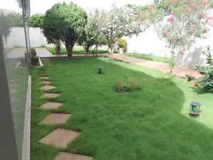 Villa basse 4 chambres à vendre en angle de rue sur 900 m² à Agoè Léo 2000 – 325 millions FCFA