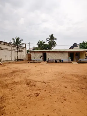 Terrain 1 lot avec bâtiment 2 pièces en vente à Avédji Adroukpapé – 70 000 000 FCFA — photo 3