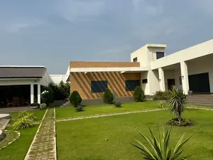Vente d'une villa à Agoè Legbassito, 7 chambres, 1958 m², avec piscine et jardin, titre foncier personnel – 400 millions FCFA — photo 13