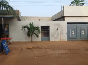 Villa 2 chambres à vendre à Djagblé derrière boutique Haodju – 35 millions FCFA à débattre