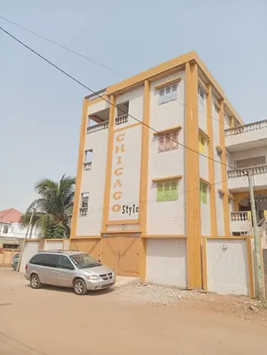 Immeuble R+3 de 213 m² 10 chambres en vente en angle de rue à Nyékonakpoè – 380 millions FCFA