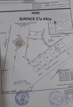 Vente de terrain à Agoè Cacavéli, 4,75 lots en angle de rue, bord du goudron – 900 millions FCFA à débattre