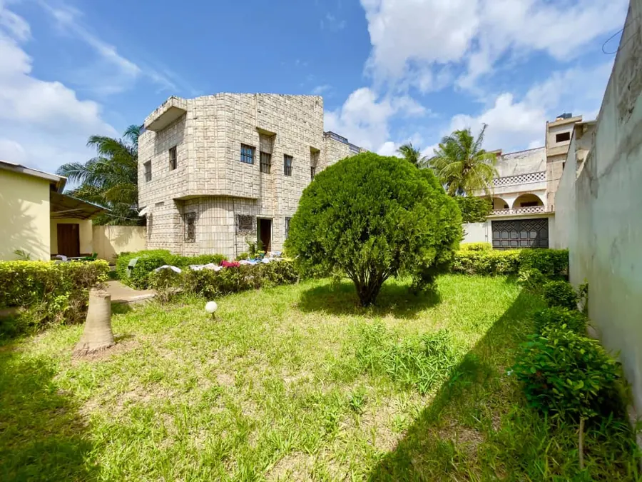 Villa duplex 5 chambres en vente à Adidogomé Avé Maria – 75 millions FCFA