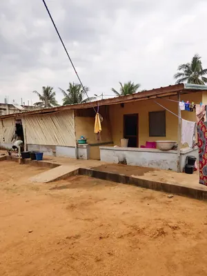 Terrain de 601 m² en vente à Agoè Aŋomé près du rond-point Adroukpapé – 70 000 000 FCFA