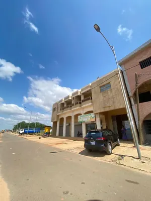 Immeuble 5 pièces + 3 boutiques en vente en bord de goudron à Adidogomé Apédokoè – 350 millions FCFA