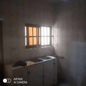 Villa duplex 6 pièces à louer en bord du goudron à Hédzranawoé – 500 000 FCFA/mois