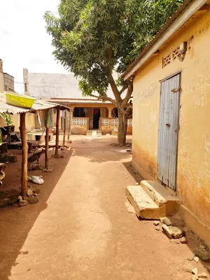 Vente d'une maison à Légbassito près du marché, 2 chambres + salon, à 100 m du goudron CEDEAO – 18 millions FCFA négociable — photo 9