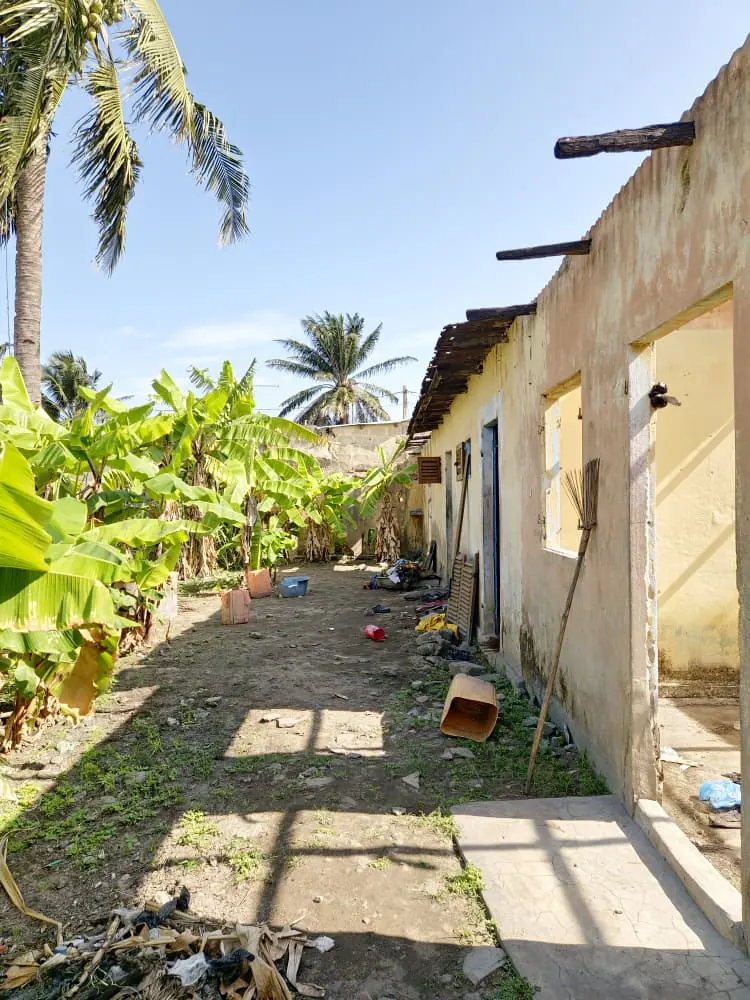 Vente d'un terrain à Nyékonakpoè Lycée, 382 m², à 250 m du goudron – 35 000 000 FCFA
