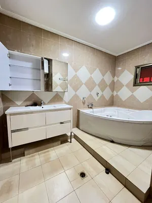 Villa basse avec piscine en location à la Caisse – 4 chambres – 2 millions FCFA/mois