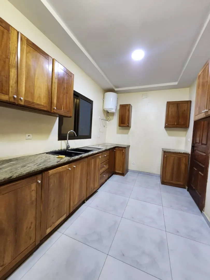Villa duplex 5 chambres à louer à Togo 2000 face à l'aéroport – 600 000 FCFA/mois