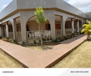 Villa 5 chambres en vente sur 1 lot et demi en angle de rue à Avedji Léo 2000 – 300 millions FCFA