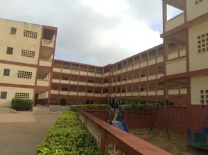 Immeuble scolaire R+3 en vente à Adidogomé – 1,3 milliards FCFA — photo 1