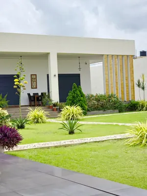 Vente d'une villa à Agoè Legbassito, 7 chambres, 1958 m², avec piscine et jardin, titre foncier personnel – 400 millions FCFA — photo 2