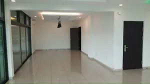 Vente d'un immeuble à Cocody, R+5, standing, proche du Lycée Moderne – 2 milliards FCFA — photo 3