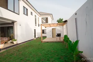 Villa duplex 6 chambres en vente sur 1 lot à Avénou – 200 millions FCFA — photo 3