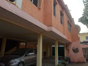 Terrain bâti demi-lot en vente à Assigamé Aguiyakome, Grand Marché de Lomé – 220 millions FCFA — photo 2