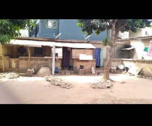 Maison 12 pièces sur 1 lot à vendre à Agoè Sogbossito proche du goudron – 25 000 000 FCFA