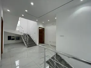 Villa duplex 5 chambres avec piscine à louer à Agbanlepedo proche du goudron – 1 200 000 FCFA/mois — photo 2