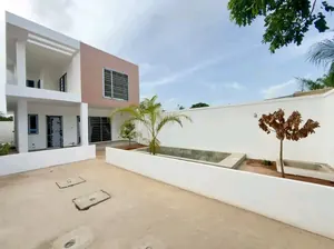 Vente d'une villa duplex à Djidjolé Kouvahey, 4 pièces, 170 m², nouvelle construction avec piscine – 65 millions FCFA — photo 1