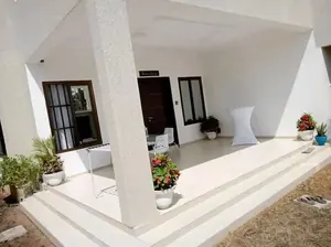 Villa 6 pièces à vendre à La Caisse ADN sur 590 m² avec piscine et jardin – 400 millions FCFA — photo 3