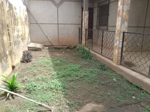 Villa 3 chambres en vente en angle de rue au bord du goudron à Kpalimé – 45 millions FCFA — photo 2