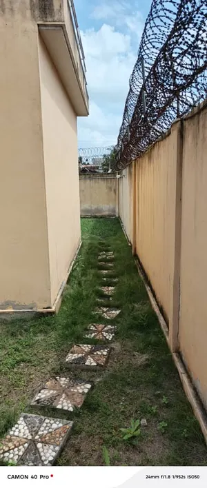 Villa 3 chambres en vente en angle de rue à Hédzranawoé Sagboville – 100 millions FCFA — photo 4