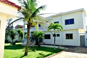 Villa 14 pièces en angle de rue en bordure du goudron à Kpogan – 900 m² – 200 millions FCFA — photo 3