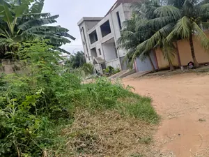 Terrain 3 lots 1800 m² en vente à Adidogomé Apédokoé, proche du goudron – 26 millions FCFA le lot — photo 3