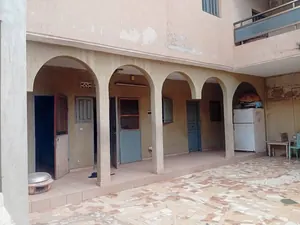 Vente d'une villa à Agoè Lycée, 3 chambres, demi-lot en bordure de rue à 250m du goudron – 65 millions FCFA — photo 3