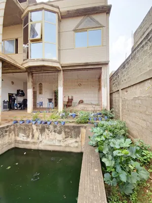 Villa 8 chambres à vendre à Attiégou, proche du goudron – 380 millions FCFA