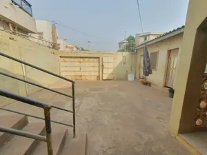 Vente d'une villa à Cococodji, 5 chambres, R+2, avec piscine, sur 340 m² – 170 000 000 FCFA (sans les meubles) — photo 9