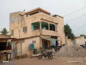 Maison R+2 en vente à Adidogomé CEG derrière la mairie Golfe 7 – 28 millions FCFA