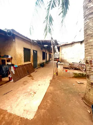 Maison 7 pièces sur demi-lot à vendre à Agoè Assiyéyé – 32 millions FCFA — photo 4