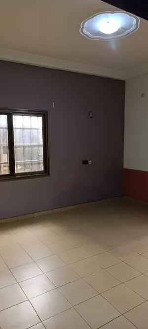 Villa duplex 6 chambres à louer à Totsi Église Catholique – 500 000 FCFA/mois